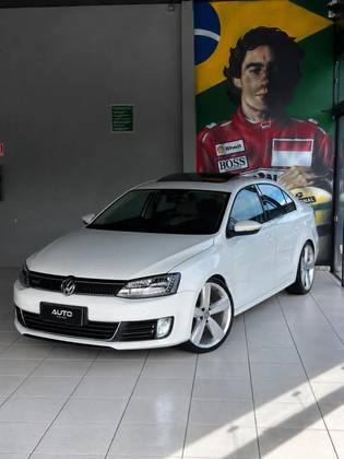 VOLKSWAGEN JETTA 2.0 TSI HIGHLINE 211CV GASOLINA 4P TIPTRONIC VOLKSWAGEN JETTA 2.0 TSI HIGHLINE 211CV GASOLINA 4P TIPTRONIC